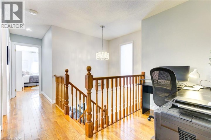 Photo 19 at 39 Karalee Crescent, Cambridge