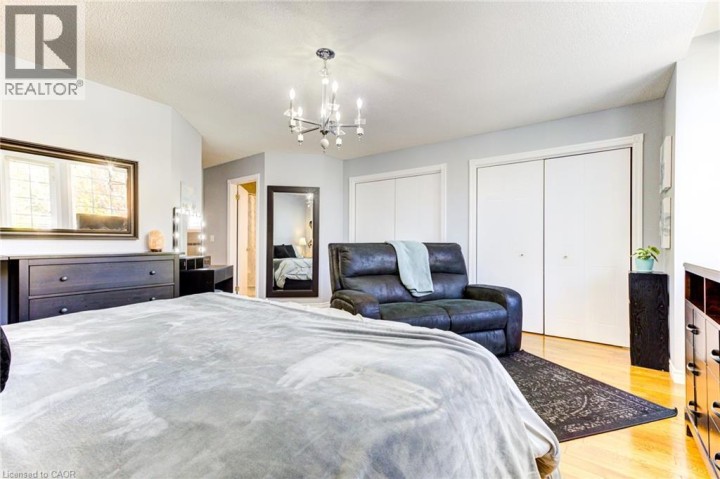 Photo 22 at 39 Karalee Crescent, Cambridge