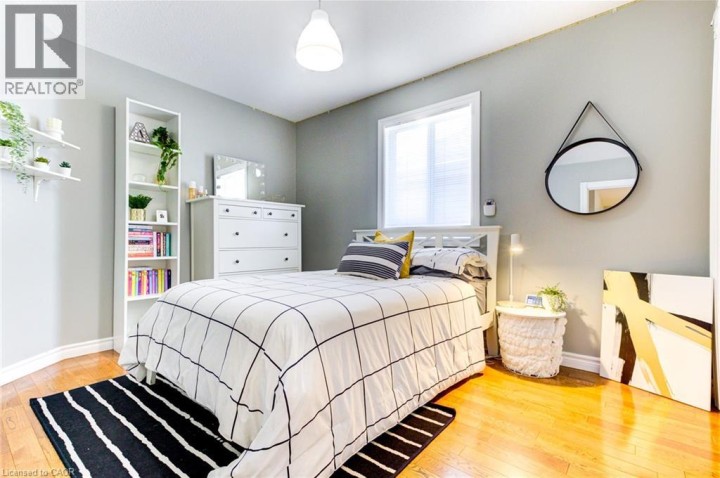 Photo 23 at 39 Karalee Crescent, Cambridge