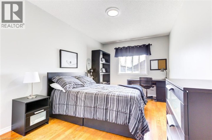 Photo 27 at 39 Karalee Crescent, Cambridge