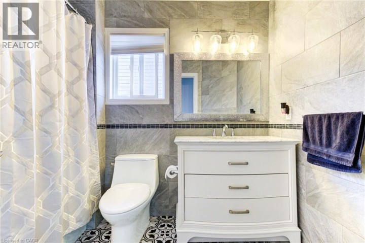 Photo 28 at 39 Karalee Crescent, Cambridge