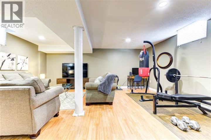 Photo 31 at 39 Karalee Crescent, Cambridge