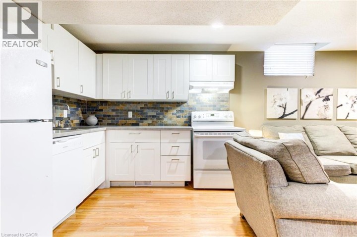 Photo 33 at 39 Karalee Crescent, Cambridge