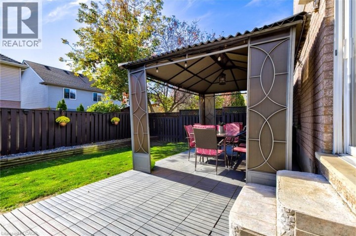 Photo 40 at 39 Karalee Crescent, Cambridge