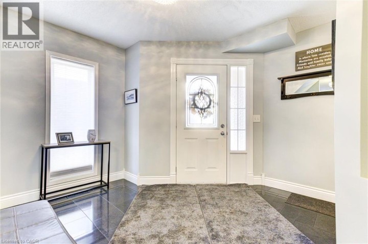 Photo 6 at 39 Karalee Crescent, Cambridge