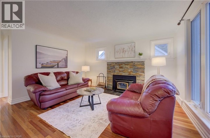 Photo 4 at 27 Dudhope Avenue, Cambridge