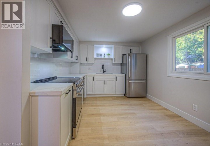 Photo 9 at 563 Elgin Street N, Cambridge