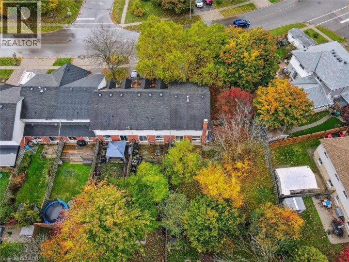 Photo 3 at 35 Edgemere Drive, Cambridge