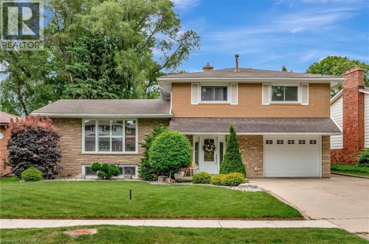 Photo 2 at 35 Shalfleet Boulevard, Brantford