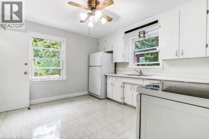 Photo 9 at 25 Henry Street, Brantford