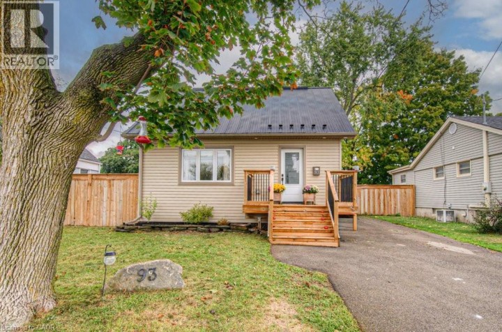 Photo 2 at 93 Alexander Drive, Brantford