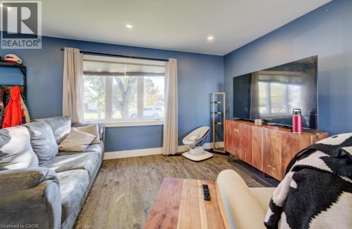 Photo 7 at 93 Alexander Drive, Brantford