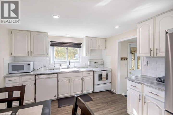 Photo 5 at 37 Morton Avenue, Brantford