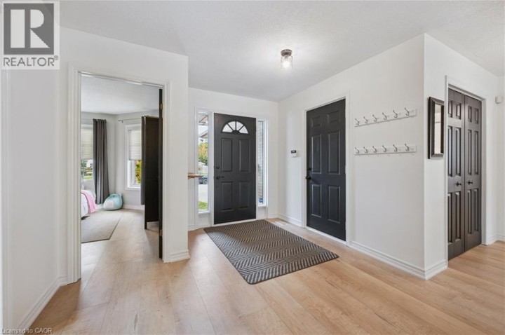 Photo 3 at 7 Peter Court, Cambridge