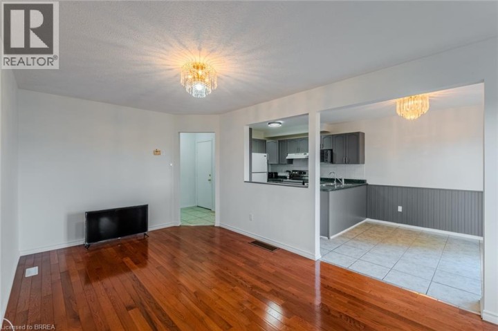 Photo 9 at 25 Anastasia Crescent, Brantford