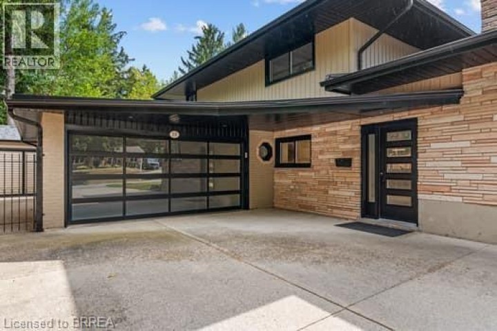 Photo 2 at 10 Stymie Boulevard, Brantford