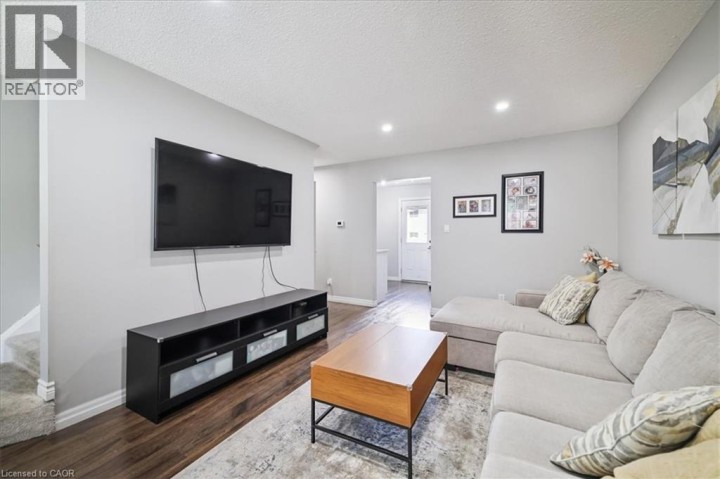 Photo 6 at 9 Inglewood Street, Brantford