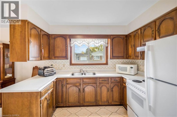 Photo 10 at 14 Burdock Boulevard, Brantford