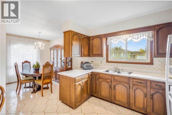 Photo 11 at 14 Burdock Boulevard, Brantford