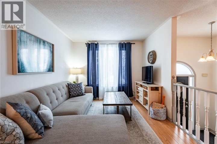 Photo 10 at 8 Digby Court, Brantford