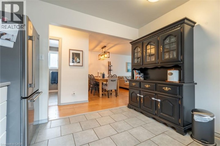 Photo 17 at 8 Digby Court, Brantford