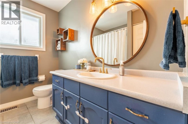 Photo 18 at 8 Digby Court, Brantford