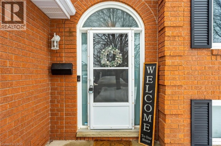 Photo 2 at 8 Digby Court, Brantford