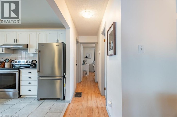 Photo 21 at 8 Digby Court, Brantford