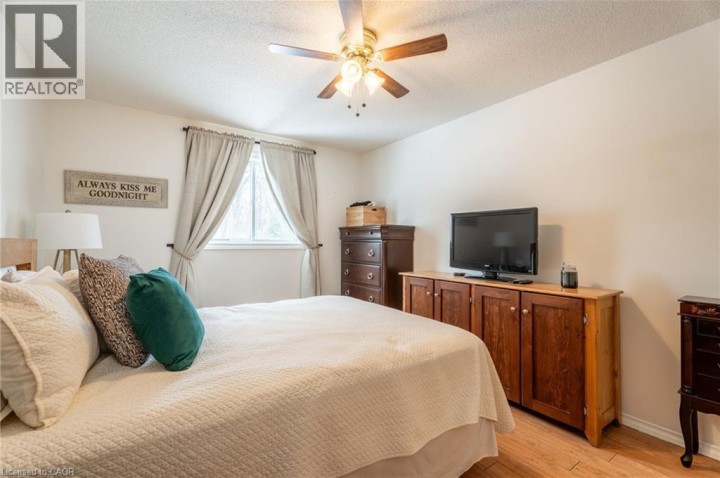 Photo 23 at 8 Digby Court, Brantford