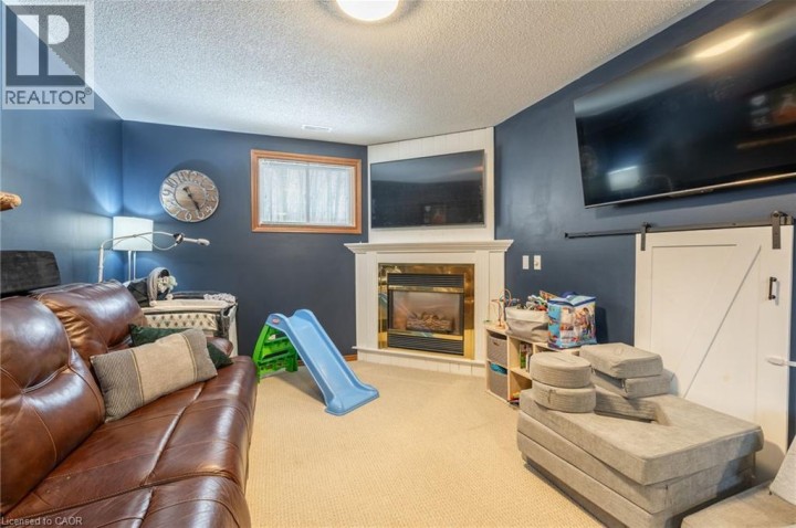 Photo 29 at 8 Digby Court, Brantford