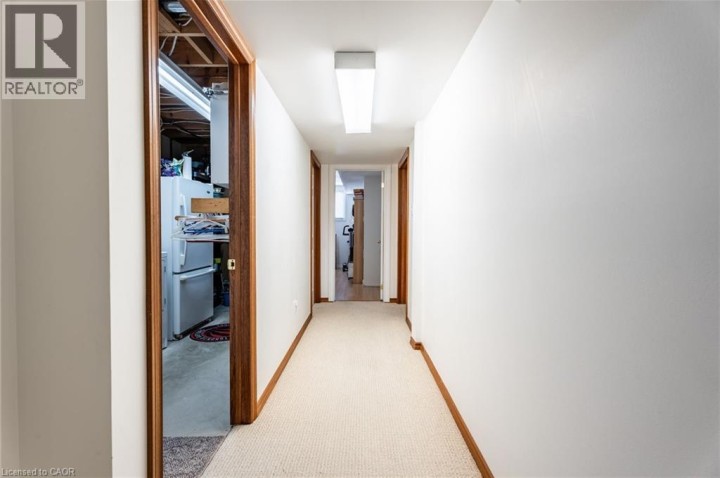 Photo 36 at 8 Digby Court, Brantford