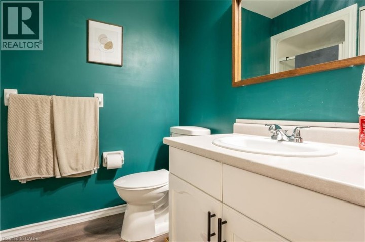 Photo 37 at 8 Digby Court, Brantford