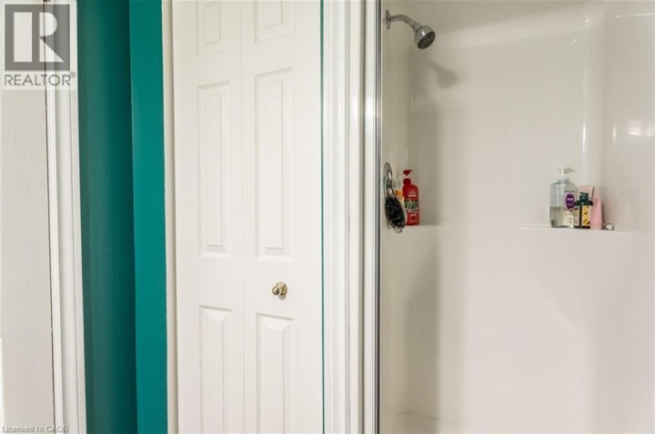 Photo 38 at 8 Digby Court, Brantford