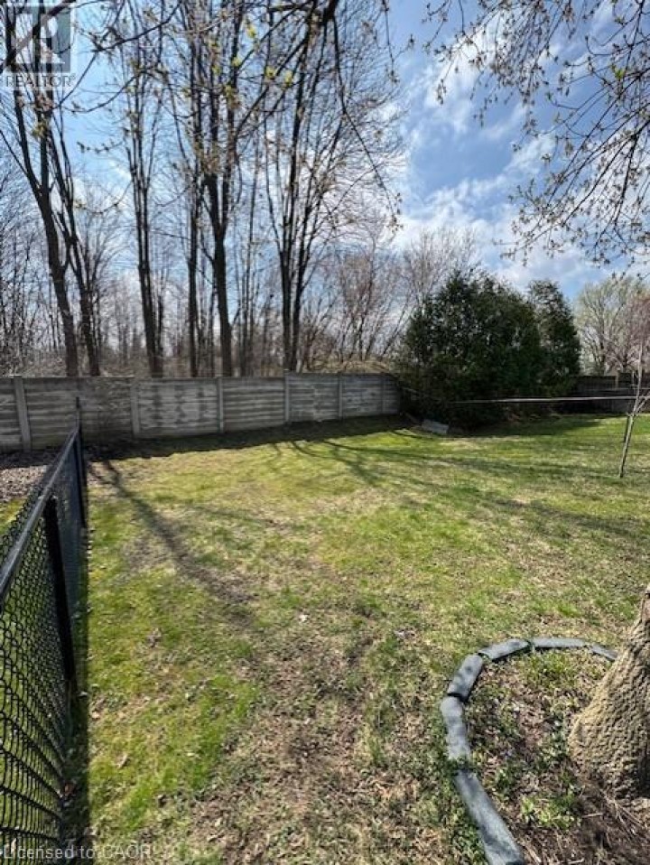 Photo 4 at 8 Digby Court, Brantford