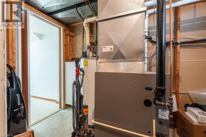 Photo 40 at 8 Digby Court, Brantford