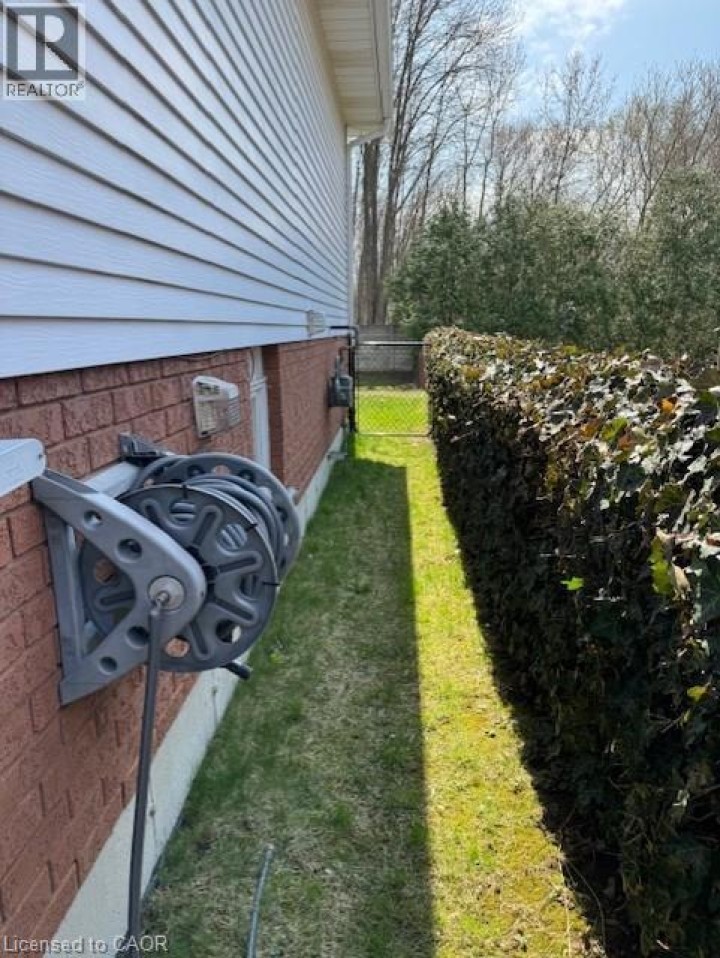 Photo 46 at 8 Digby Court, Brantford