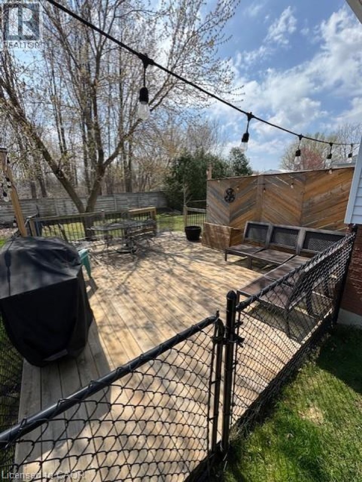 Photo 48 at 8 Digby Court, Brantford