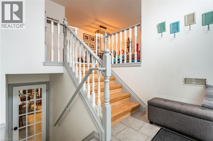 Photo 6 at 8 Digby Court, Brantford