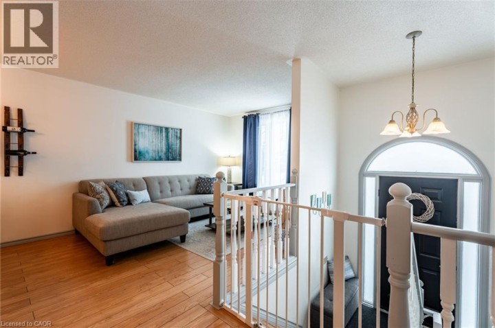 Photo 7 at 8 Digby Court, Brantford