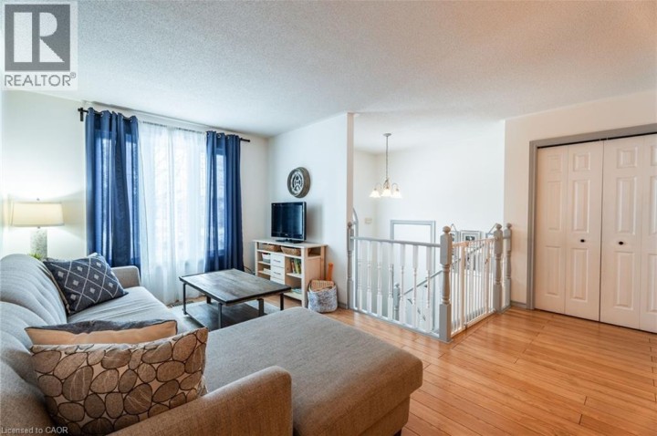 Photo 9 at 8 Digby Court, Brantford