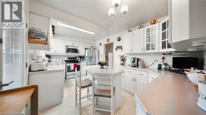 Photo 16 at 42 Palm Crescent, Brantford