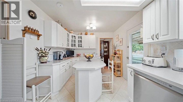 Photo 17 at 42 Palm Crescent, Brantford