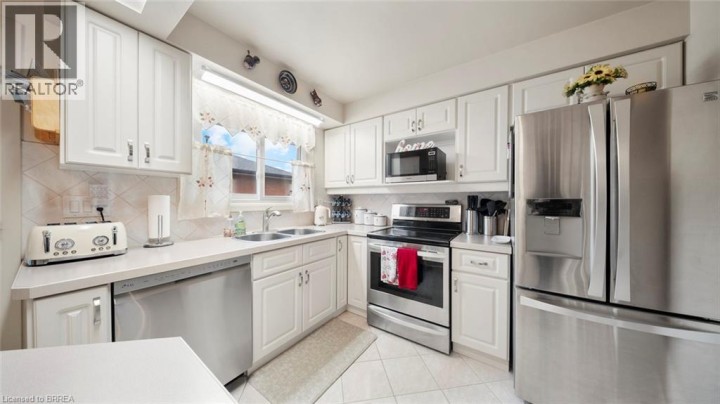 Photo 18 at 42 Palm Crescent, Brantford