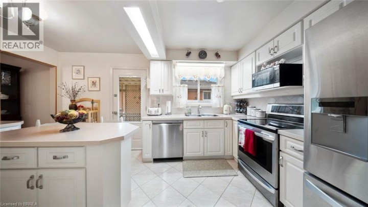 Photo 19 at 42 Palm Crescent, Brantford