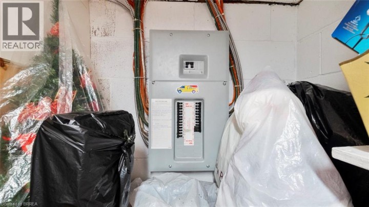 Photo 33 at 42 Palm Crescent, Brantford