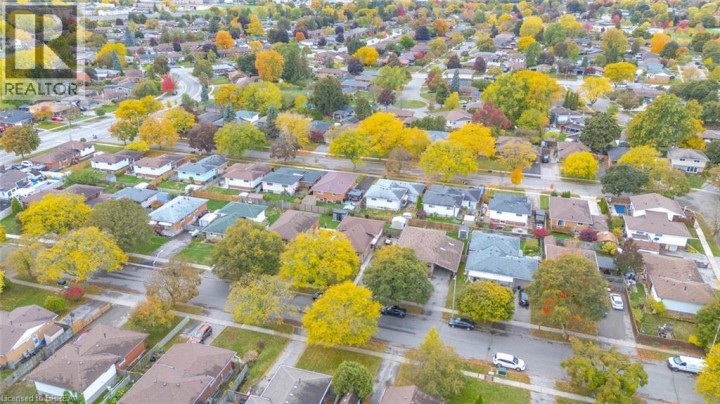 Photo 4 at 42 Palm Crescent, Brantford