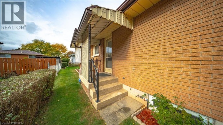 Photo 40 at 42 Palm Crescent, Brantford