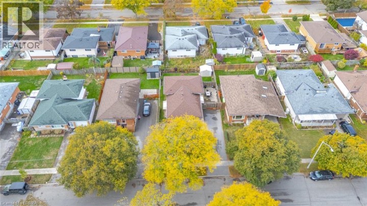 Photo 5 at 42 Palm Crescent, Brantford