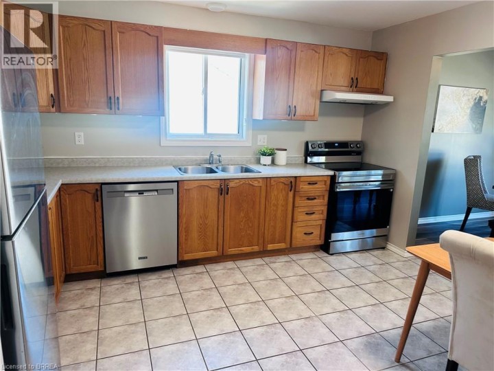 Photo 15 at 5 Cork Crescent, Brantford