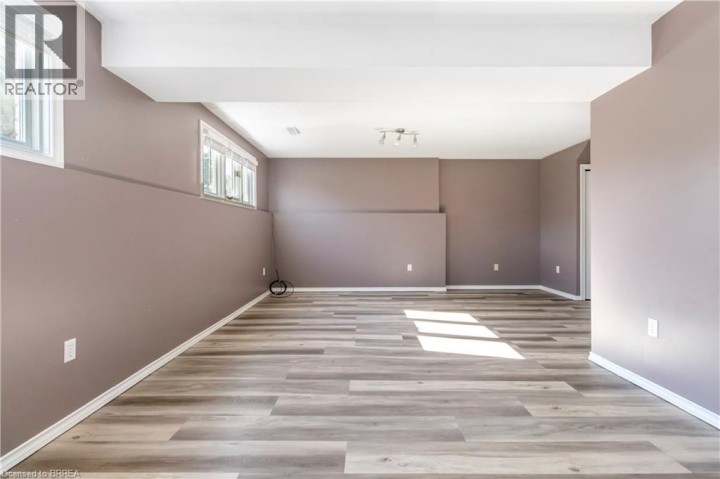 Photo 20 at 5 Cork Crescent, Brantford